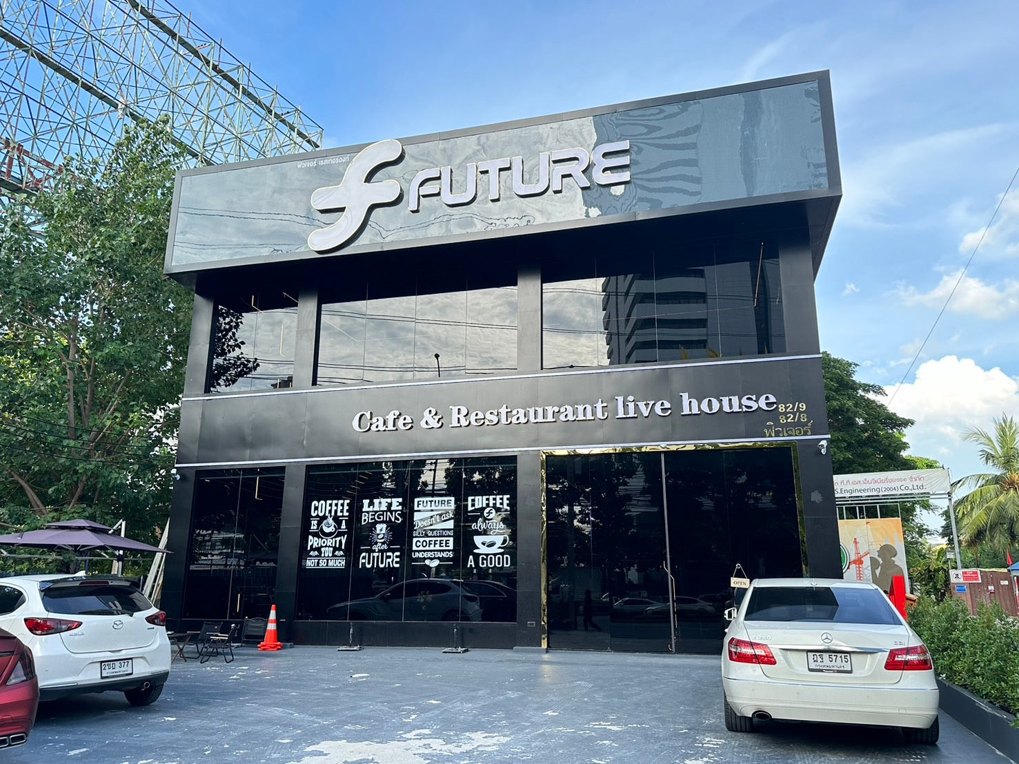 Sip, Snap & Swoon: A Ladies-Only Evening Tour in Bangkok