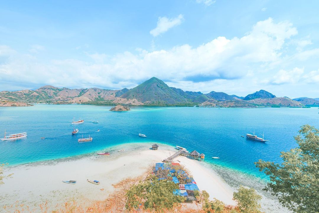 Exclusive Komodo National Park Day Tour – Superior Speedboat Experience