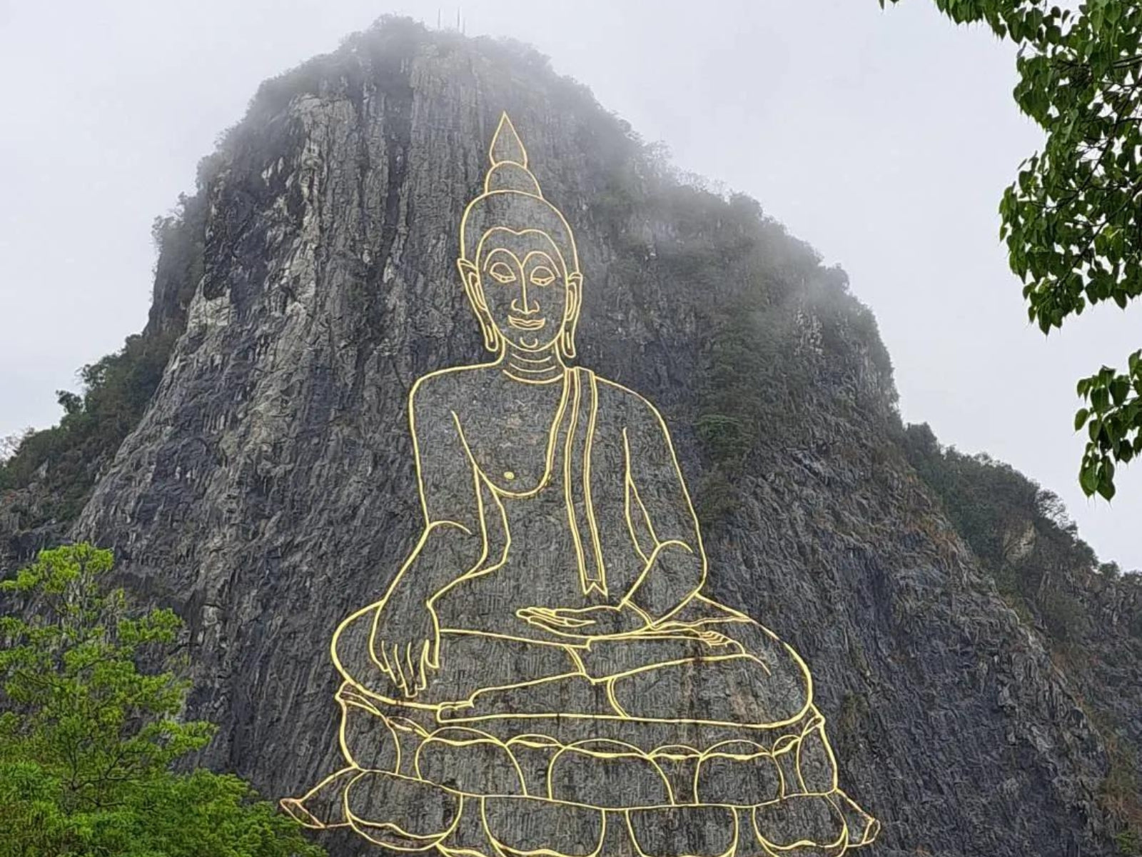 Pattaya Highlights Tour – Elephant Sanctuary, Iconic Cafés & Sunset Fish Market