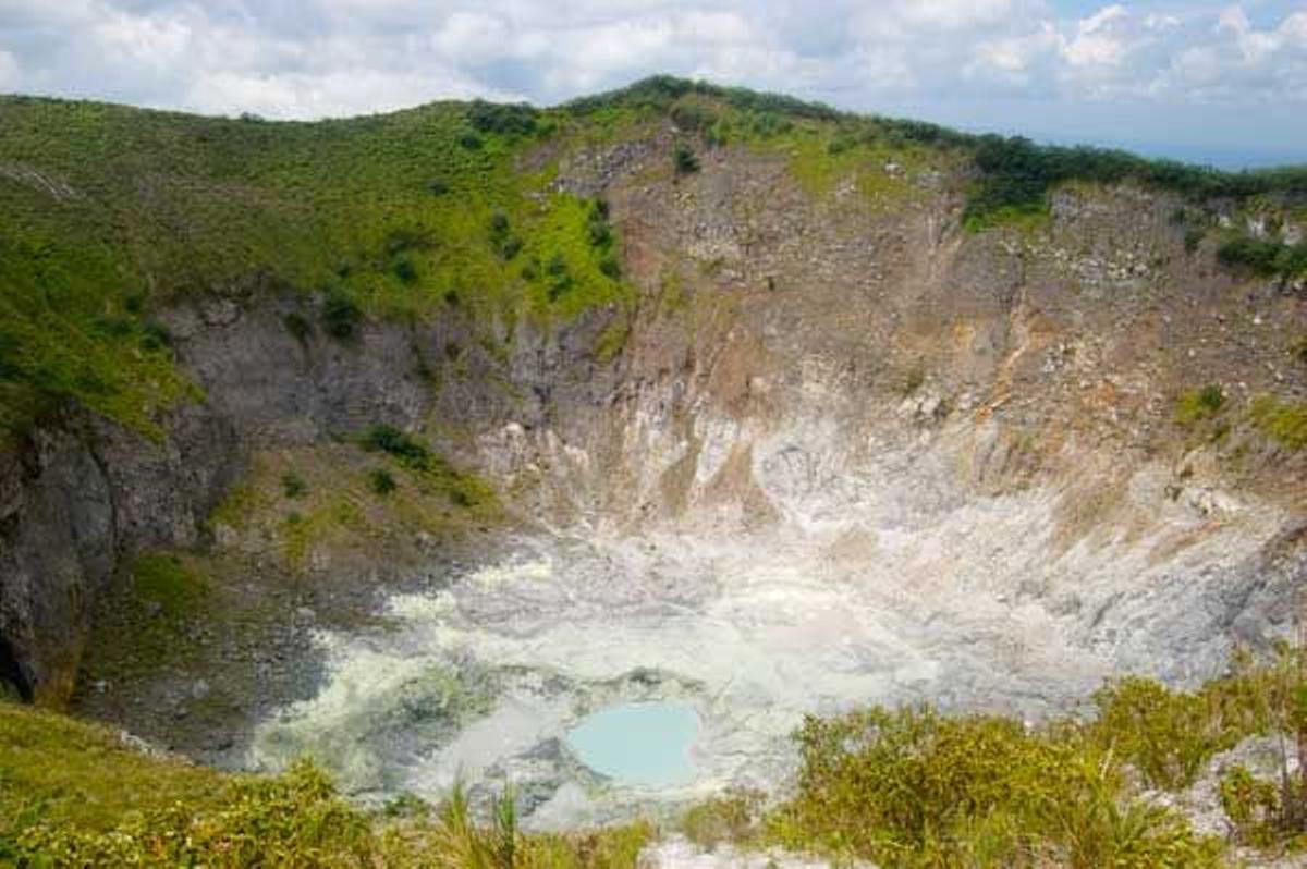 6D Manado & Tomohon Highlights: Tarsiers, Volcanoes & Bunaken