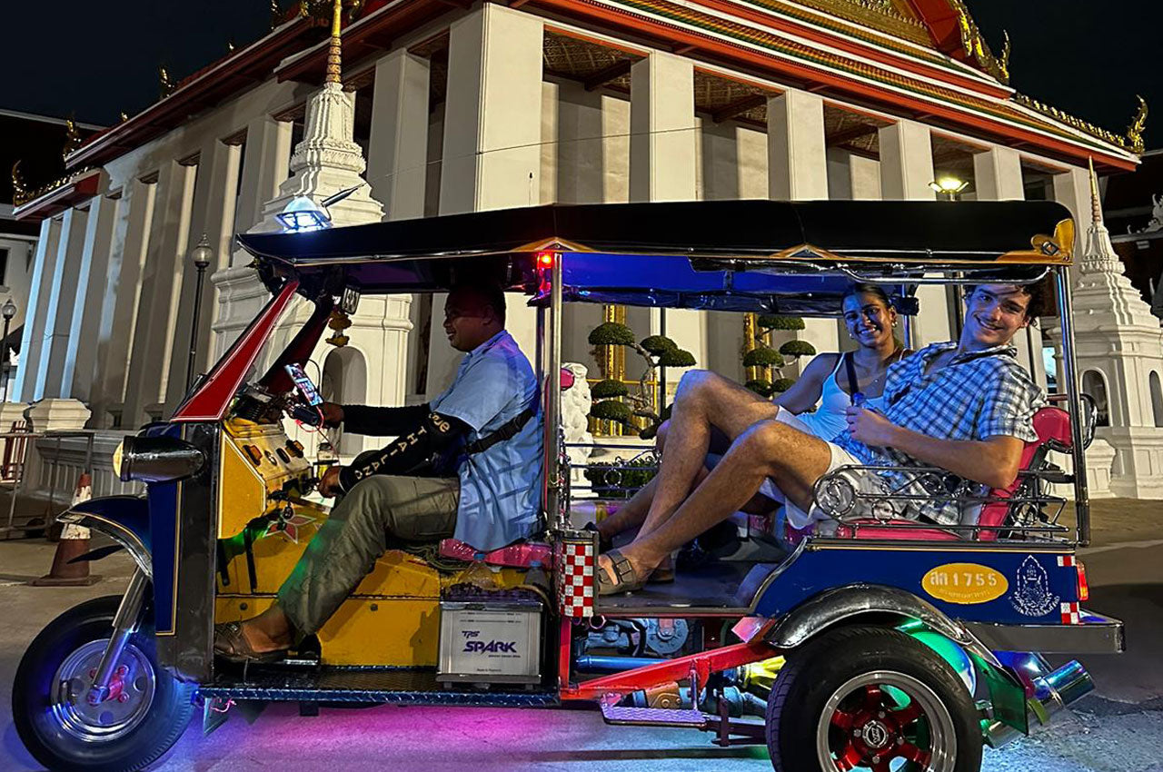 An Evening in Bangkok: Food Discovery, Temple and Tuk-Tuk Adventure