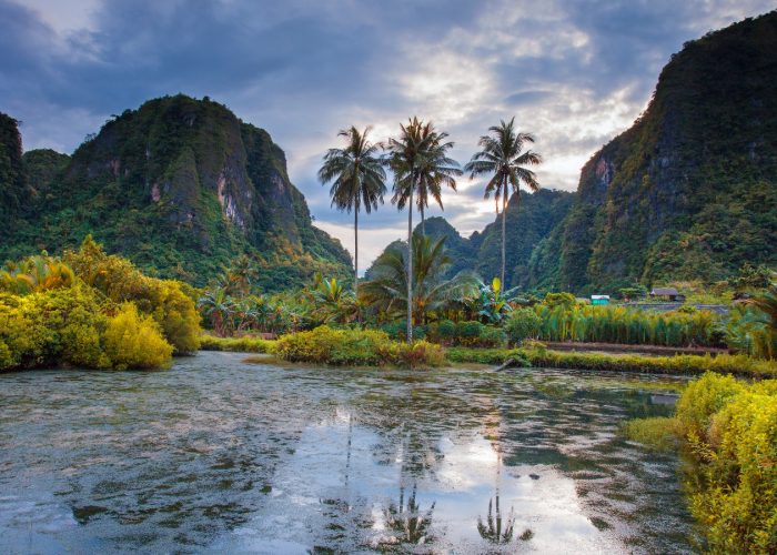 Image of Lake Linow 3D2N: Manado Tour Package with Volcano Lake & Hot Springs