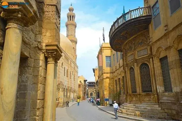 Hidden Gems of Islamic Cairo — Historic Mosques, Markets & Bayt Al Suhaymi