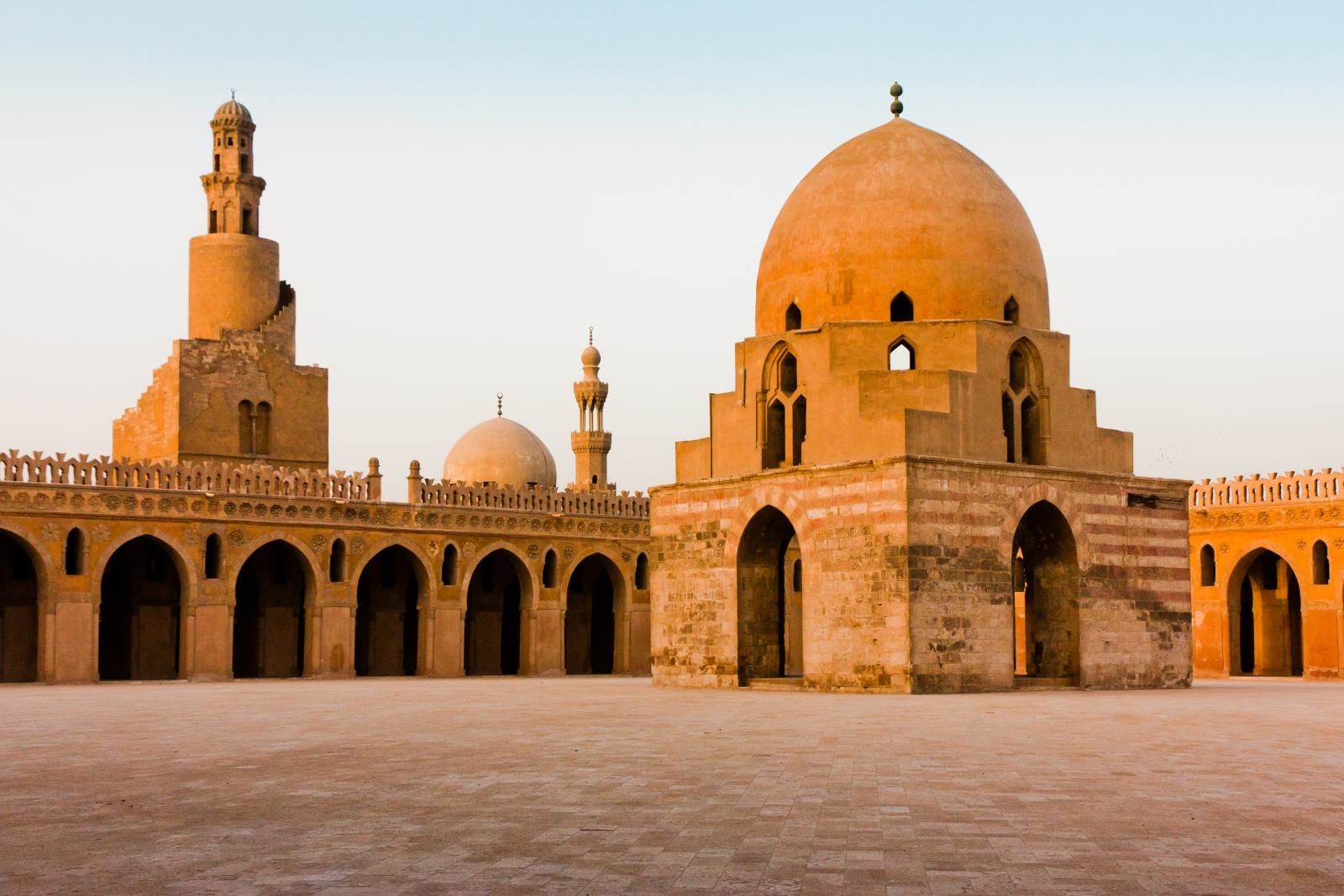 Hidden Gems of Islamic Cairo — Historic Mosques, Markets & Bayt Al Suhaymi