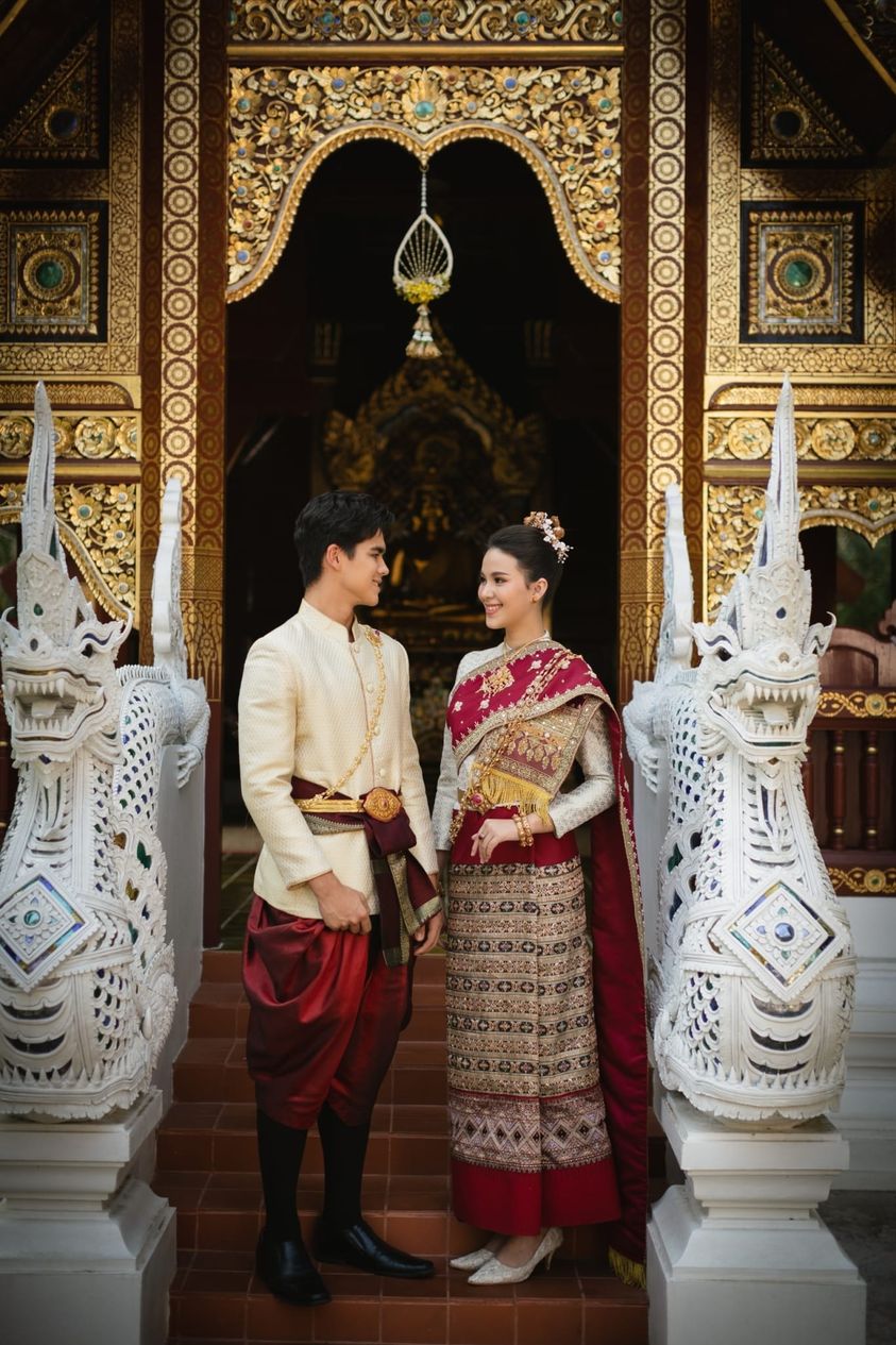 Elegant Thai Heritage Experience: Costume Dress-Up & Temple Tour
