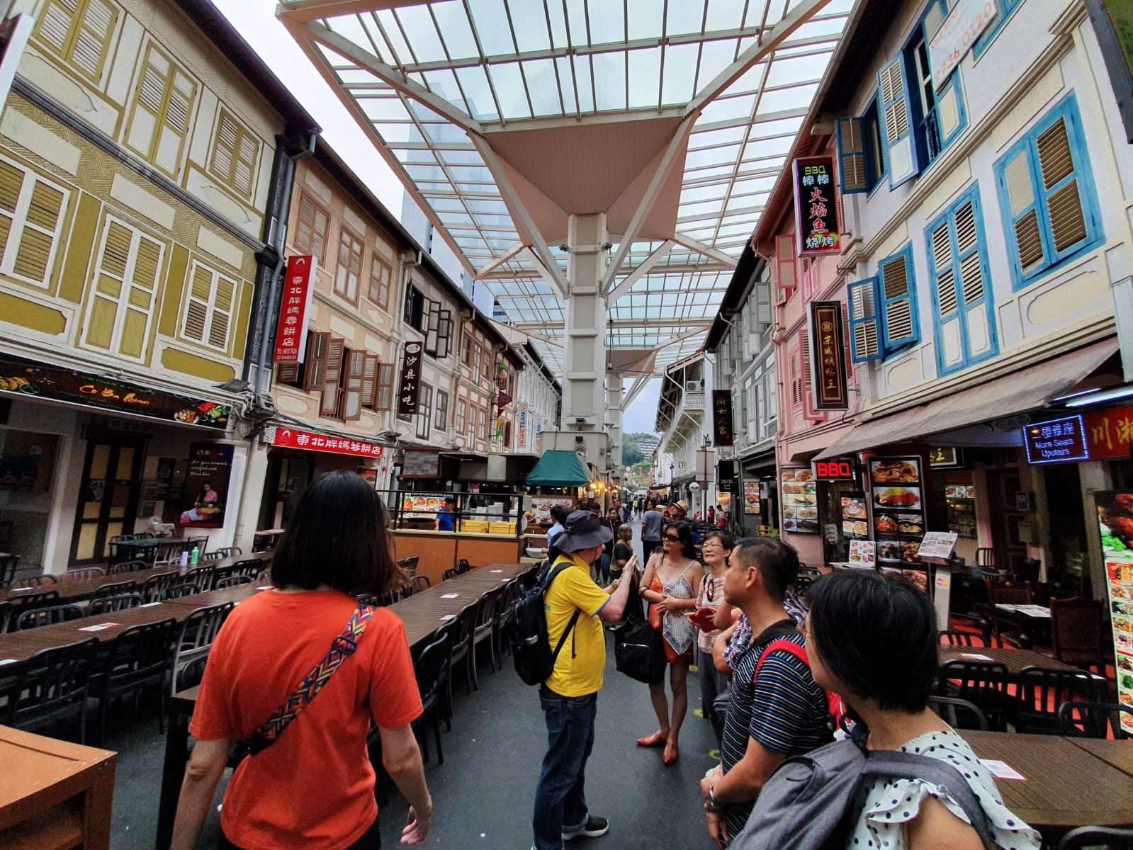 Chinatown Bites & Heritage: Singapore Local Hawker Food Tour