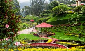 13D From Dravidian Temples to Kerala Houseboats – A Cultural Escape (5* Hotel)