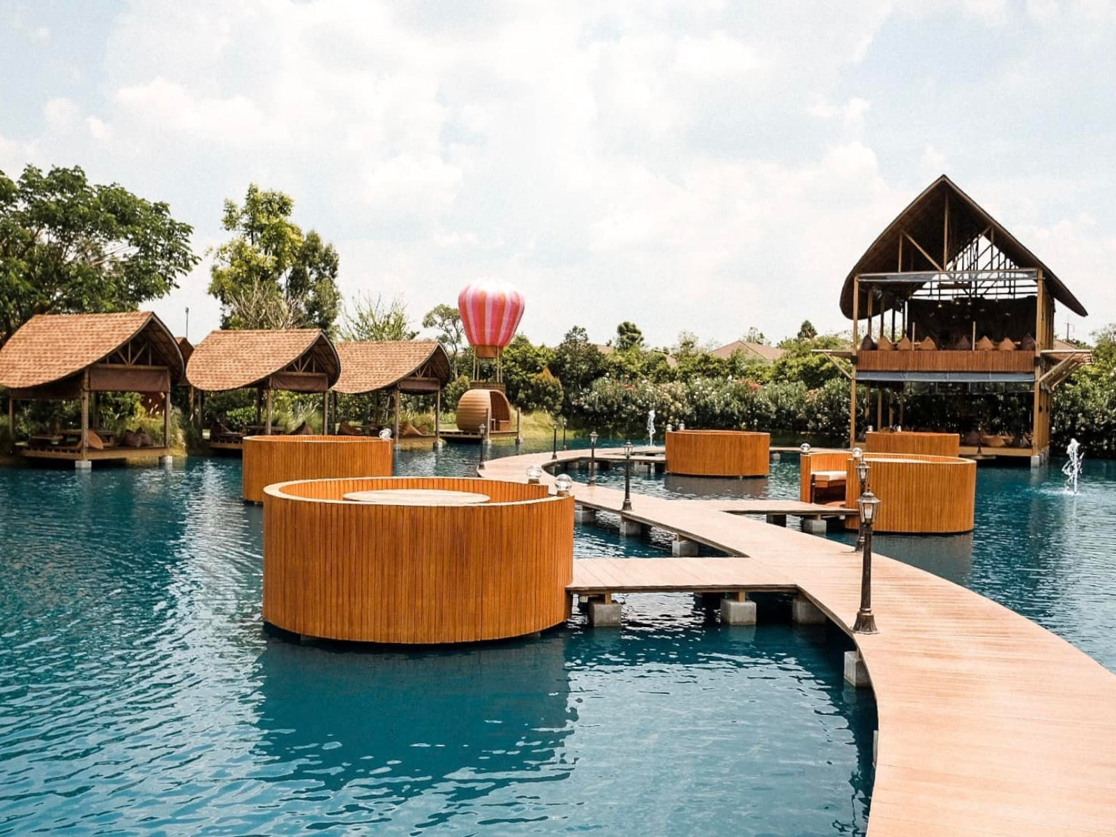 Image of Sip, Snap & Swoon: A Ladies-Only Evening Tour in Bangkok