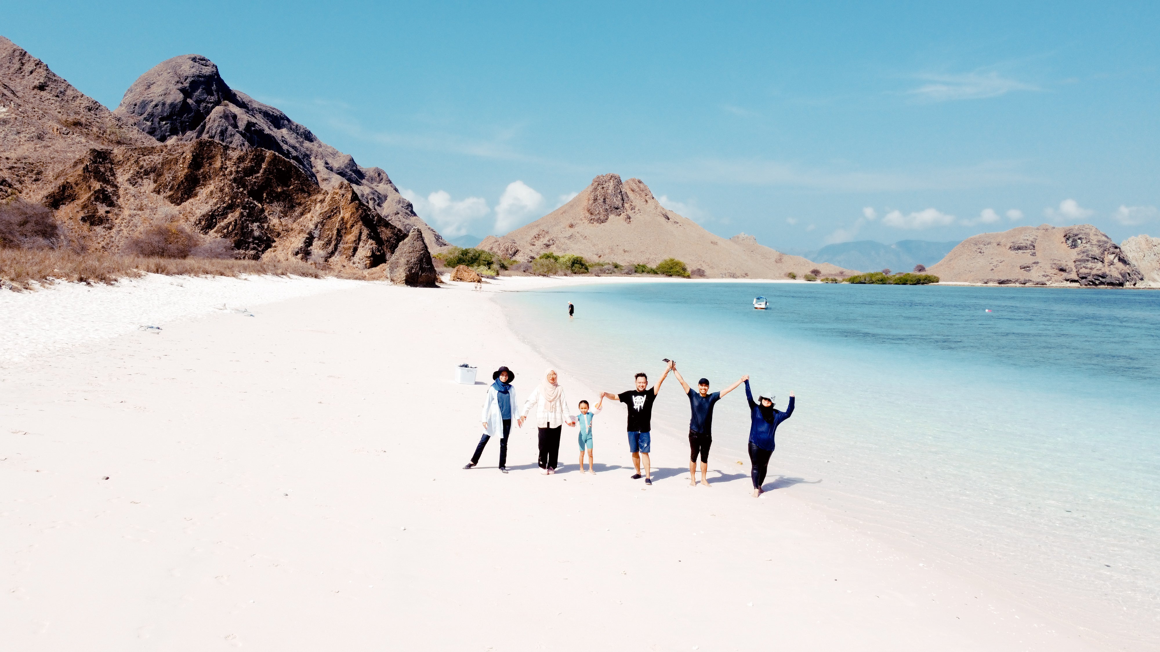 Image of Komodo Dragon & Pink Beach Family Sailing Tour – 3D2N Komodo National Park Experience