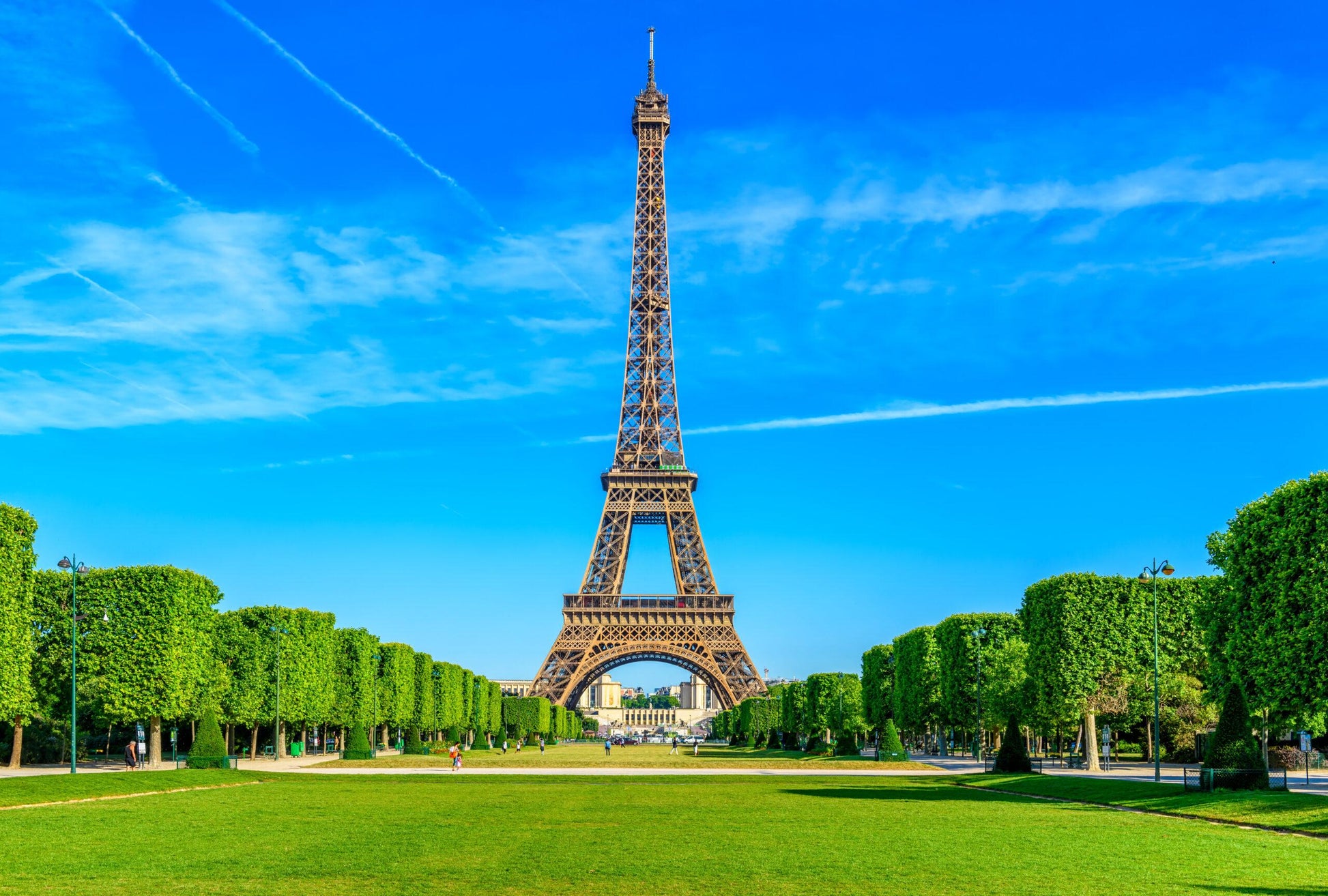 Cultural Wonders of Western Europe: 5 Days in Paris, Brussels & Volendam