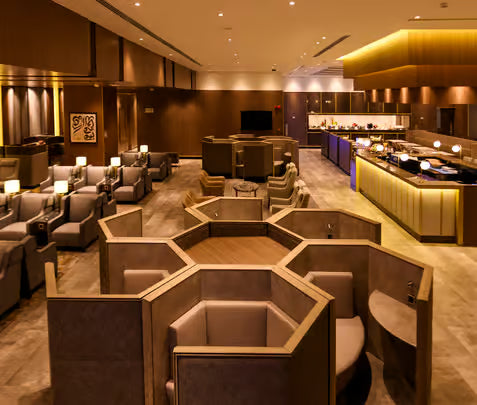 Across the Causeway: Bahrain to Saudi Arabia Private Cultural Day Tour