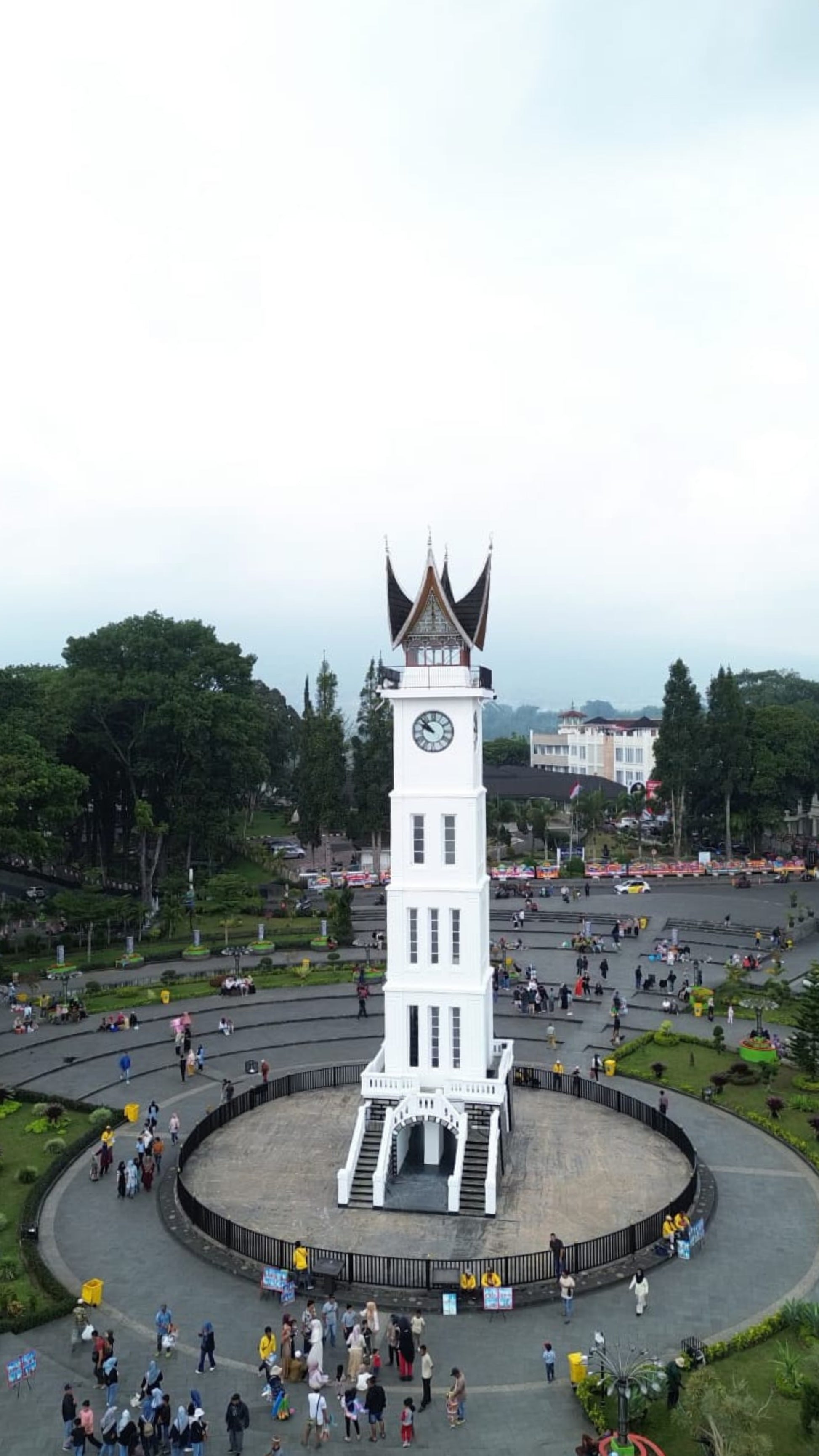 Honeymoon in West Sumatra: Scenic Vistas and Minangkabau Heritage