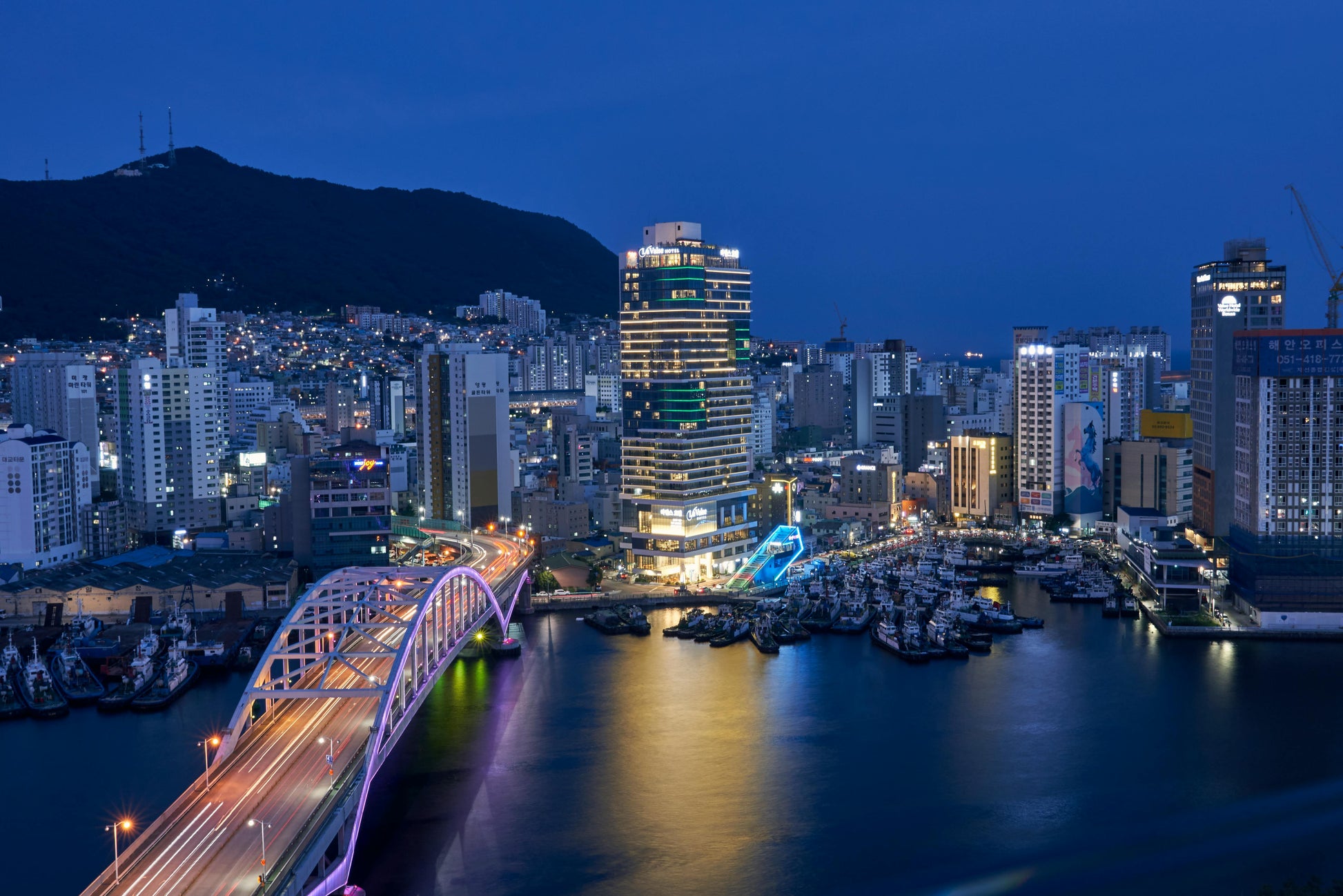 Highlights of Busan Guided Tour: Markets, Temples & Ocean Views (8hours)