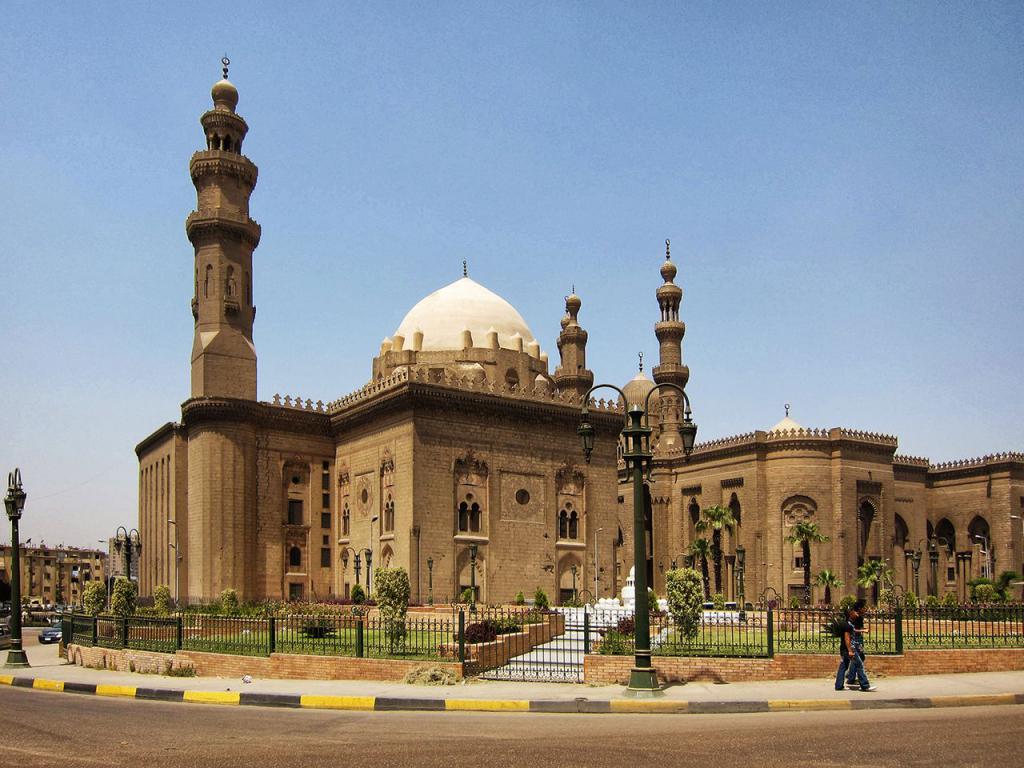Hidden Gems of Islamic Cairo — Historic Mosques, Markets & Bayt Al Suhaymi