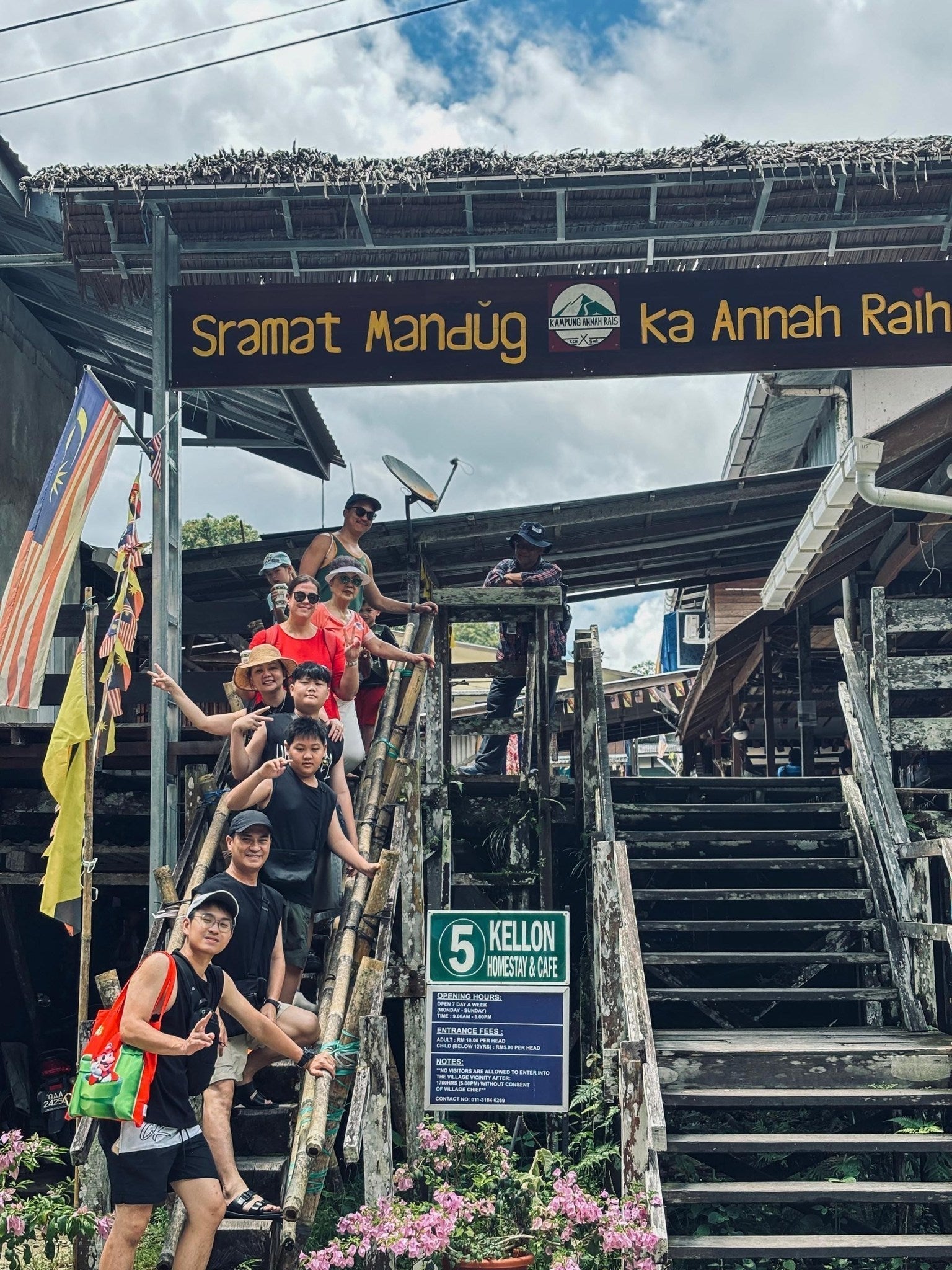 SEMENGGOH ORANGUTAN & BIDAYUH LONGHOUSE