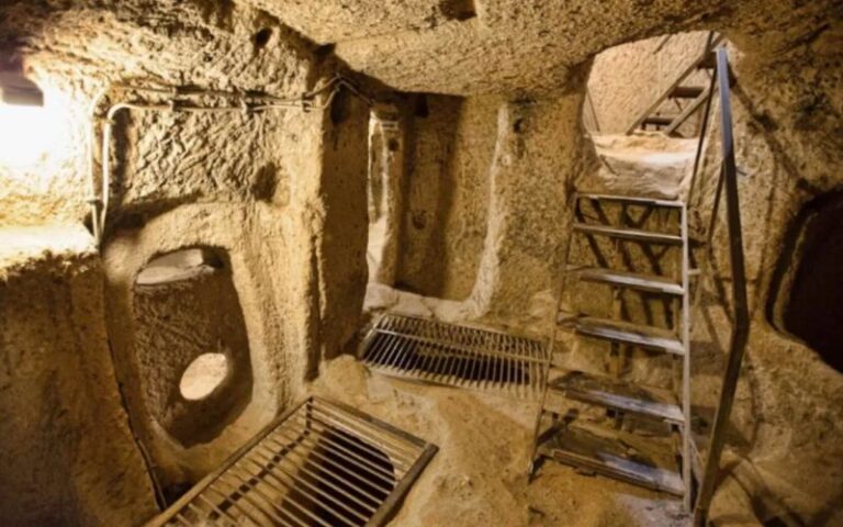 Image of 4 Days Cultural Expedition: Ho Chi Minh City, Cu Chi Tunnels, and the Mystical Mekong Delta [5* Hotel]