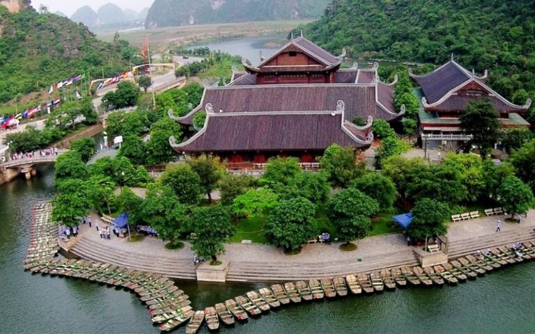 Enchanting Vietnam: Hanoi, Halong Bay & Tam Coc in 5 Days [4* Hotel]