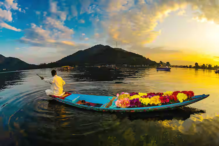 Image of 5D4N India Tour – Kashmir Dal Lake & Taj Mahal Luxury Getaway