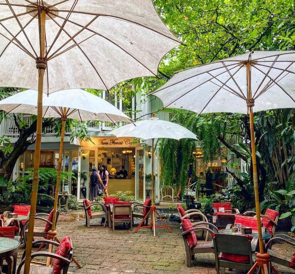 Image of Elegant Thai Heritage Experience: Costume Dress-Up & Temple Tour