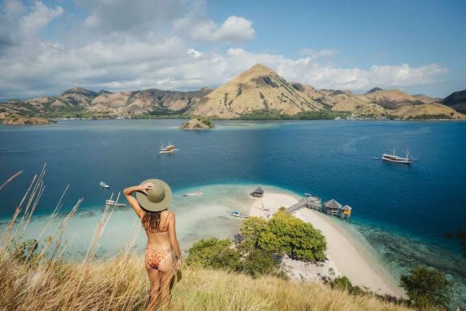 Image of Komodo Island Sunset Cruise: Kelor Trekking & Kalong Island Bat Spectacle