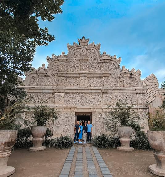 3D Royal Palaces & Coastal Sand Dune Adventure
