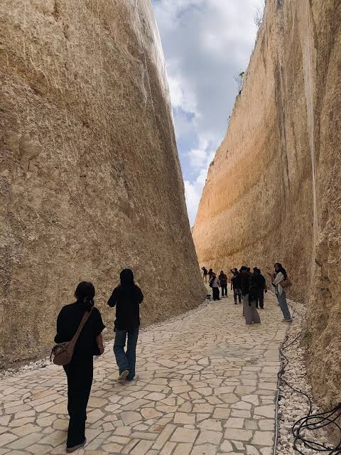 3D Royal Palaces & Coastal Sand Dune Adventure