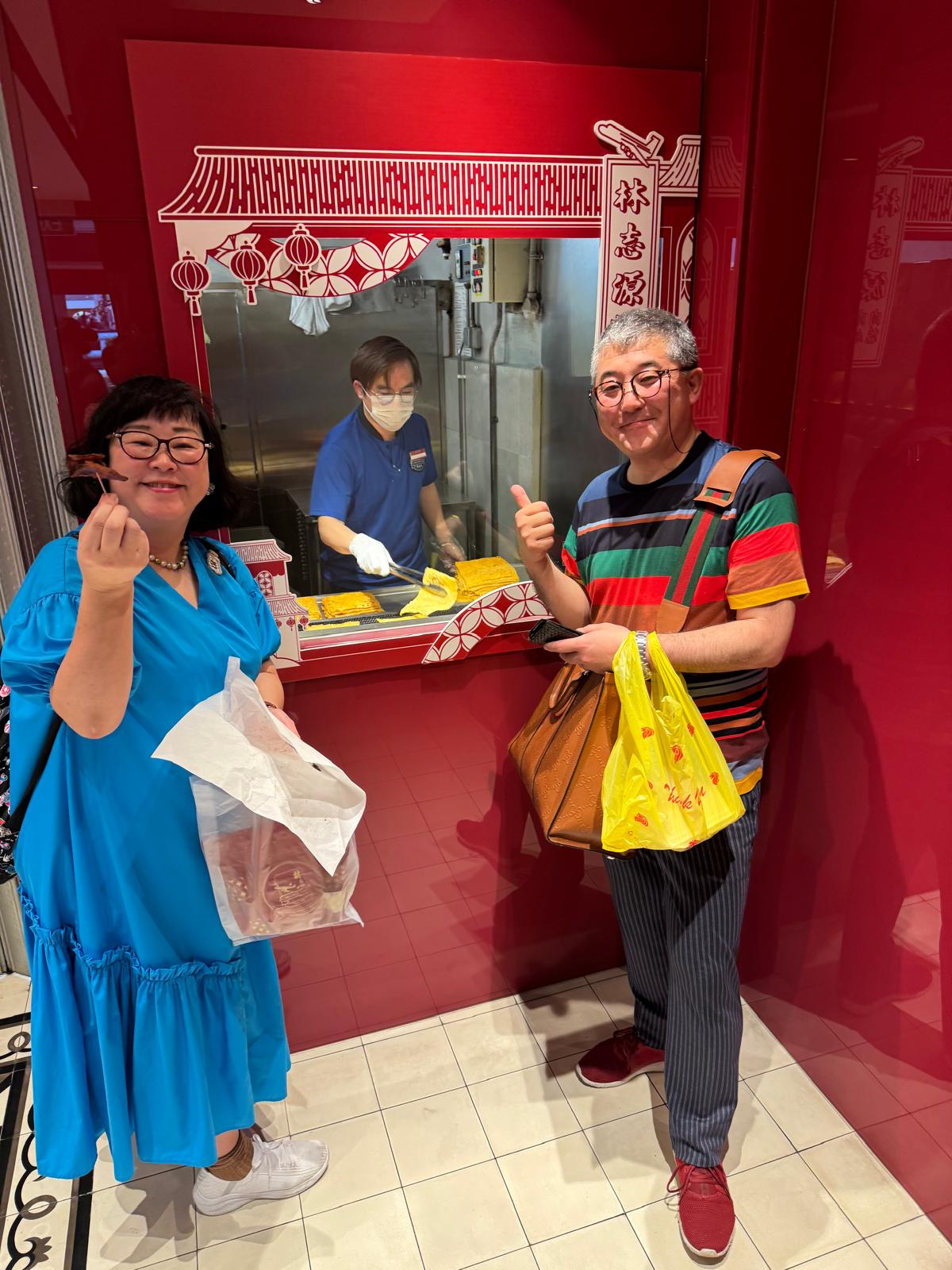 Chinatown Bites & Heritage: Singapore Local Hawker Food Tour