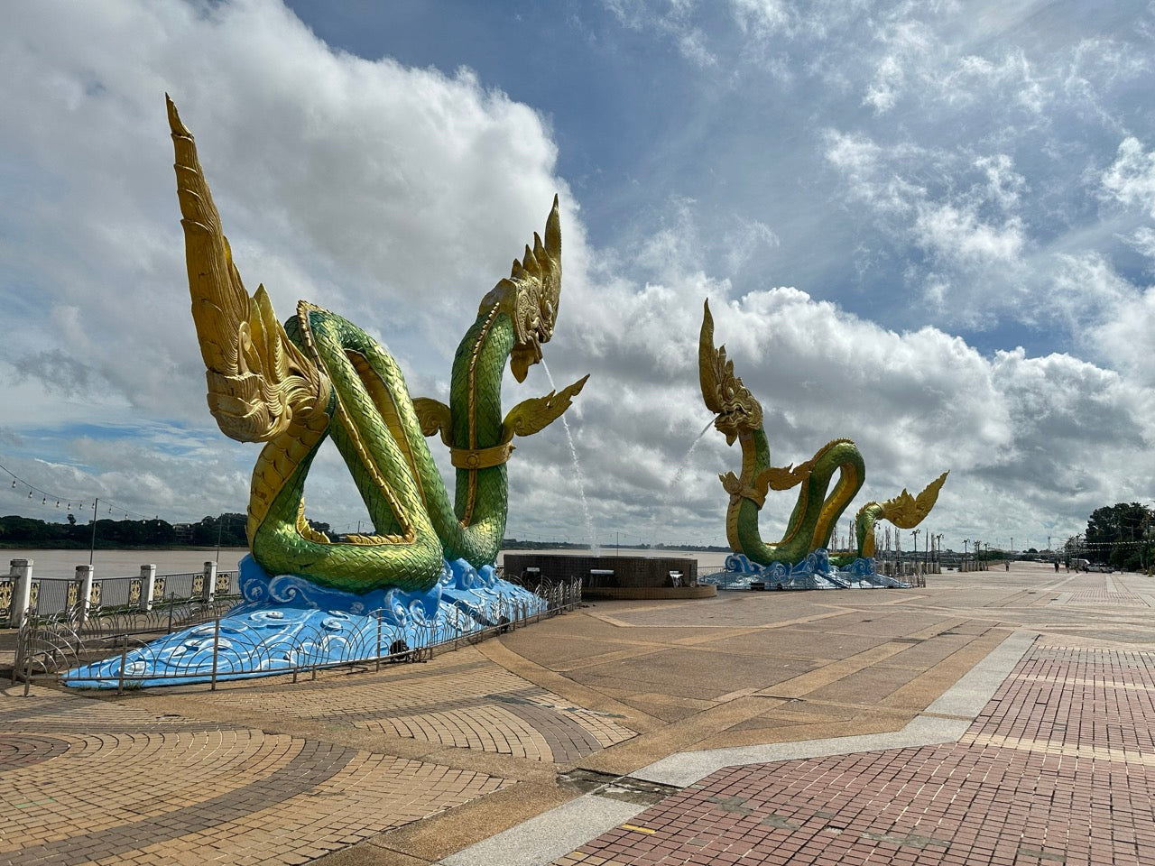 Isan Cultural Classic Day Tour: Udon Thani & Nong Khai Experience