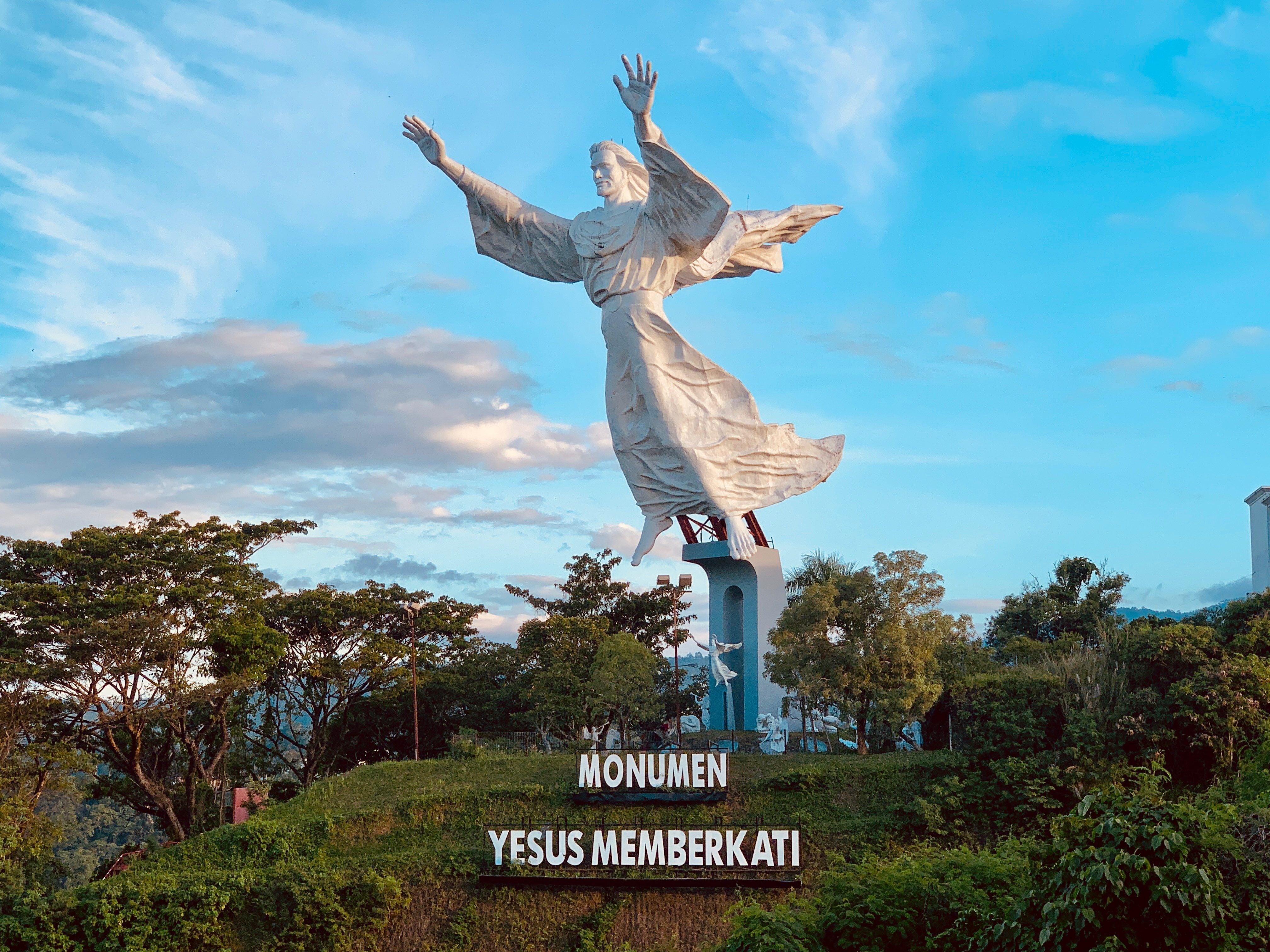 Image of 4D Volcanoes, Lakes & Coral Reefs: Minahasa & Bunaken Tour