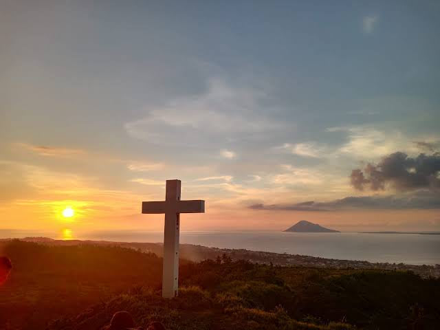 Image of Lake Linow 3D2N: Manado Tour Package with Volcano Lake & Hot Springs