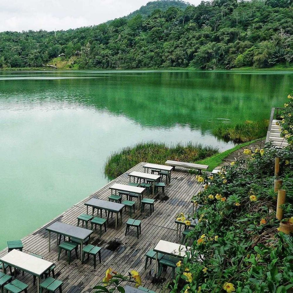 4D Sulawesi Highlights: Sunsets, Snorkels & Sulfur Lakes