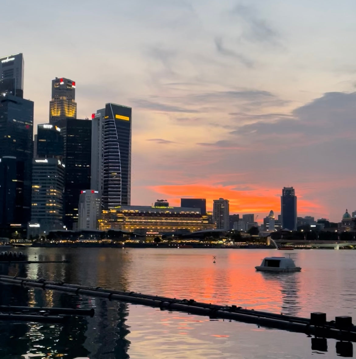 Nightfall in Singapore: Skyline Cruise, Light Shows & Local Flavors