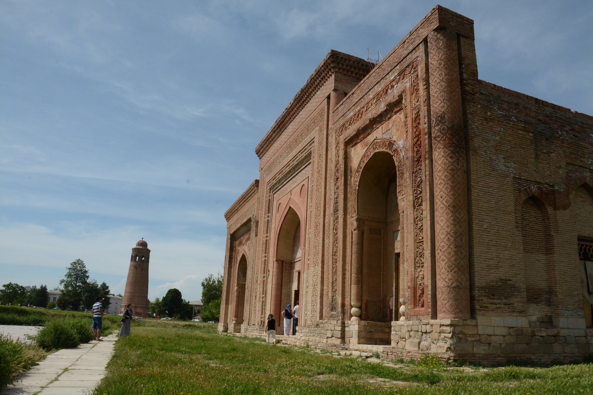 Kyrgyzstan Grand Odyssey: 10 Days of Silk Road Castles & Alpine Lakes