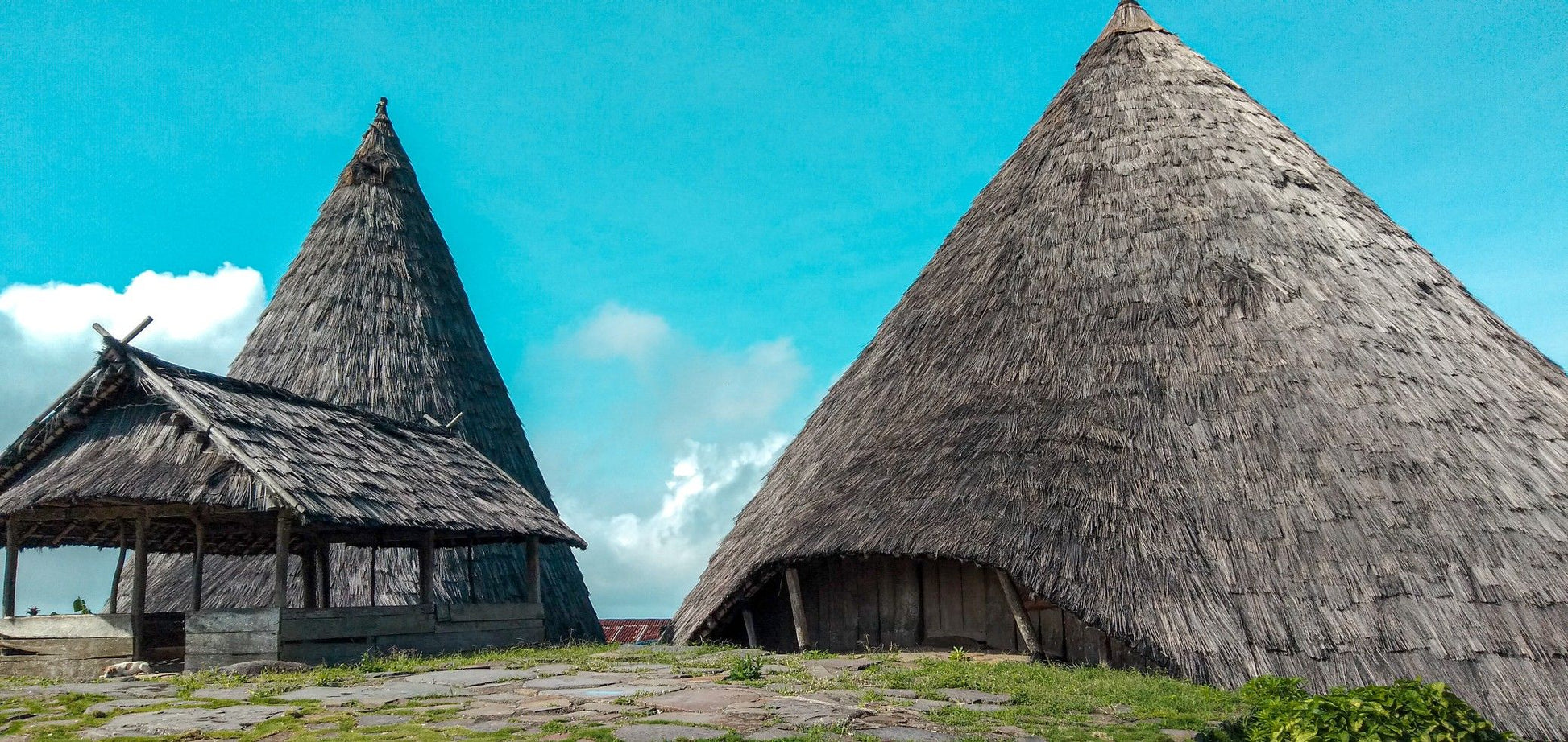 4D Hidden Wonders of Flores: Wae Rebo Trek & Kelimutu Lake Tour