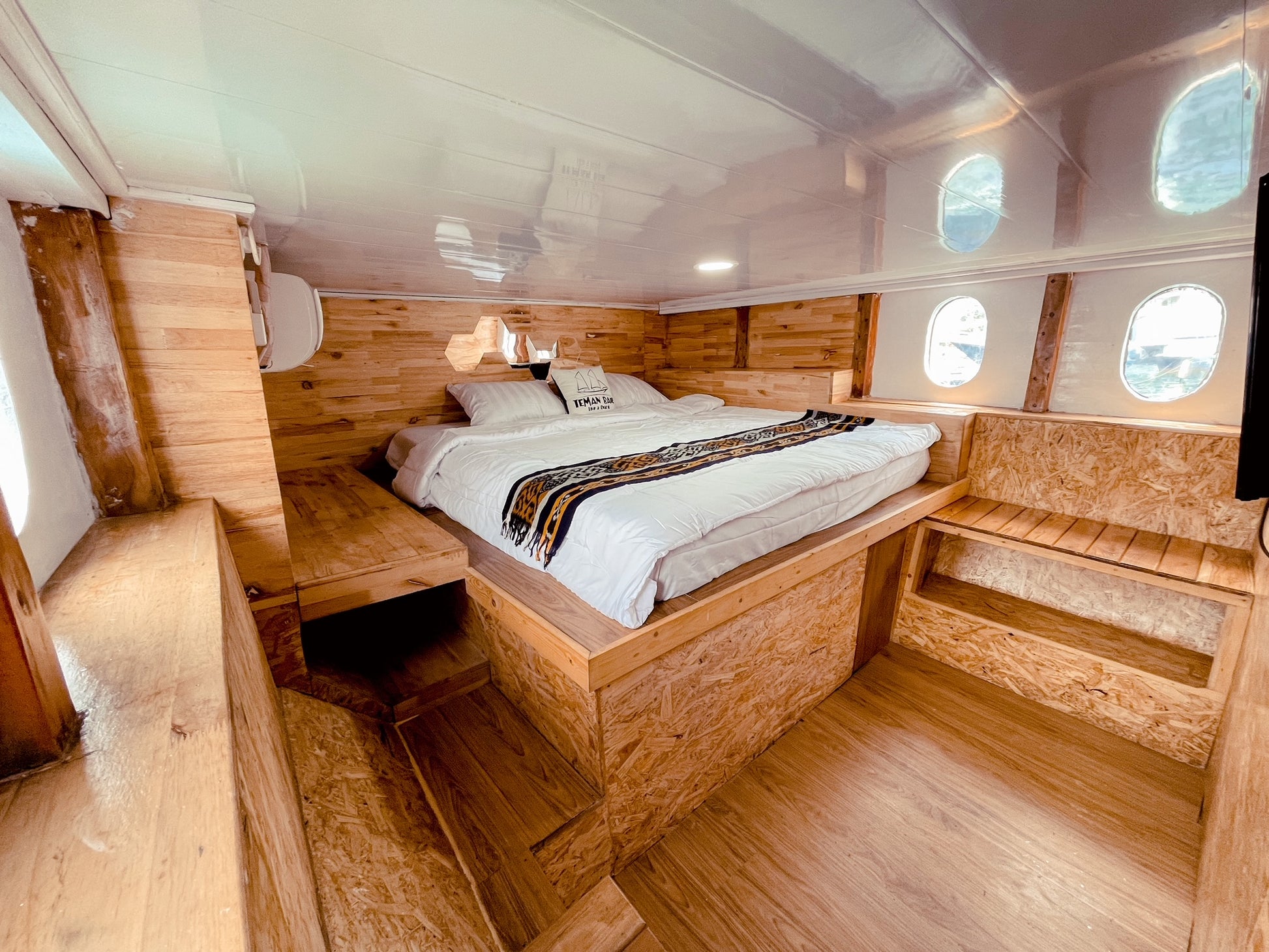 3D2N Luxury Phinisi & Standard Boat Komodo Sailing Trip