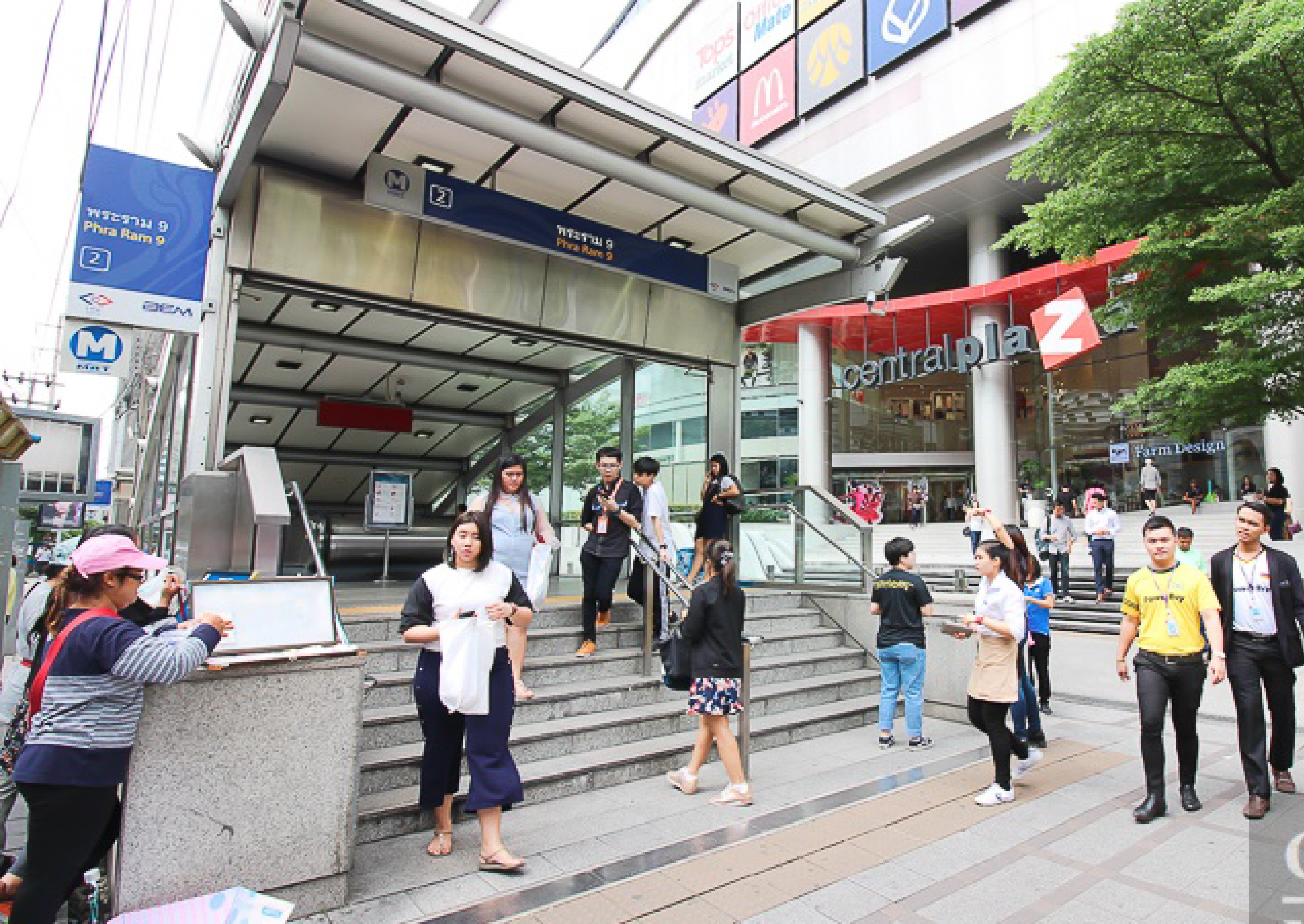 Image of Classic Thailand Icons Tour: Maeklong Train Market & Floating Markets Experience