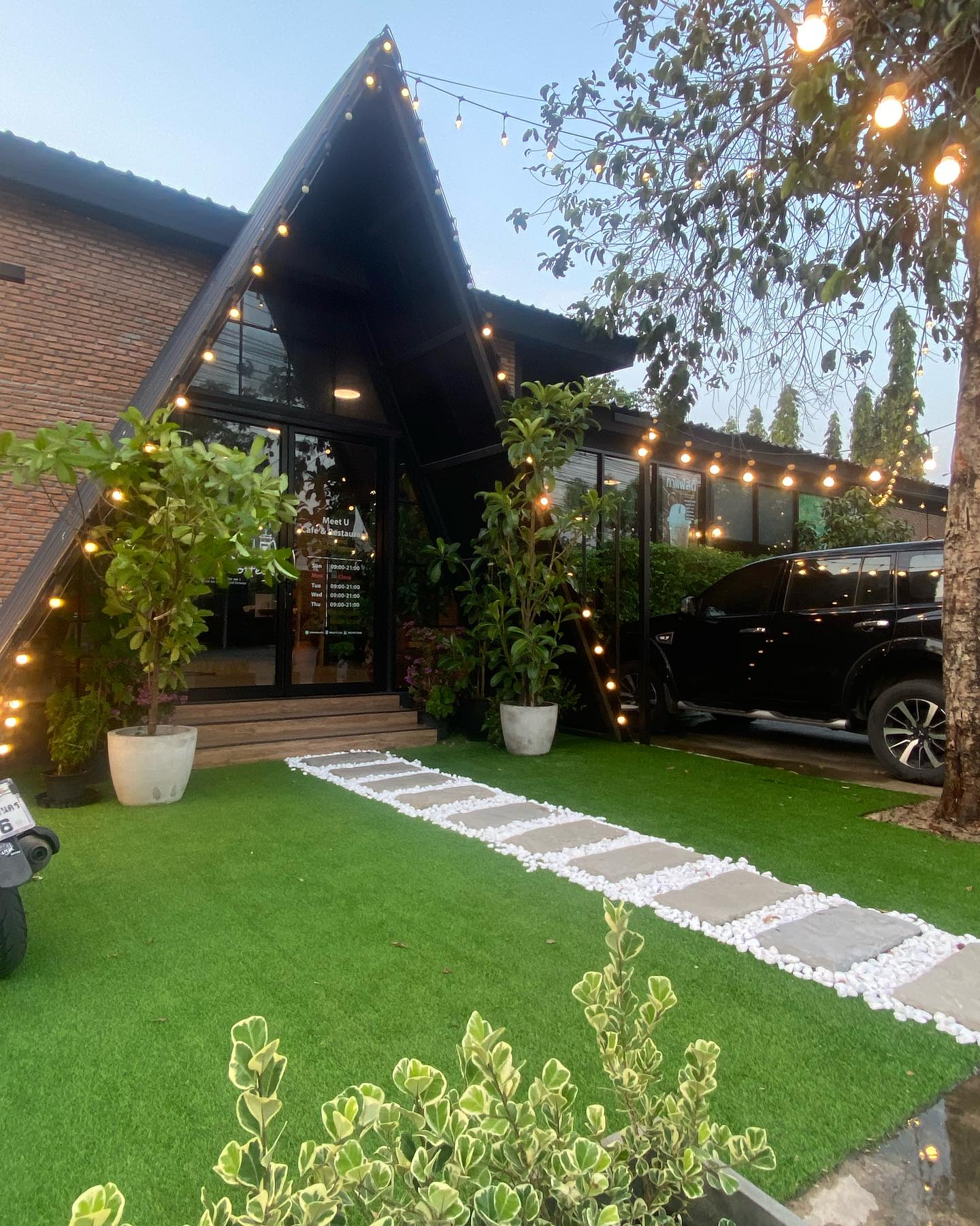 Sip, Snap & Swoon: A Ladies-Only Evening Tour in Bangkok