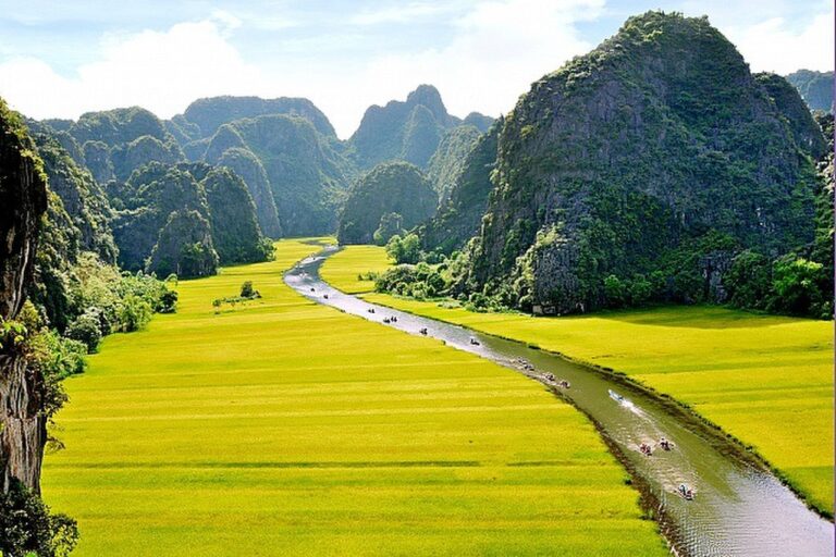 A Five-Day Odyssey: Heritage and Landscapes of Hanoi and Halong Bay [5* Hotel]