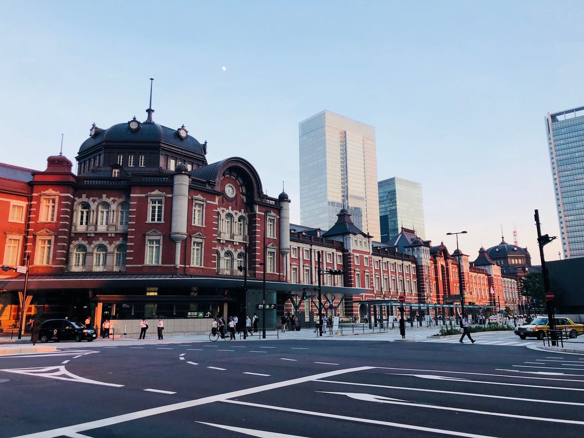 Image of Tokyo Hotel to Tokyo Station Private Transfer