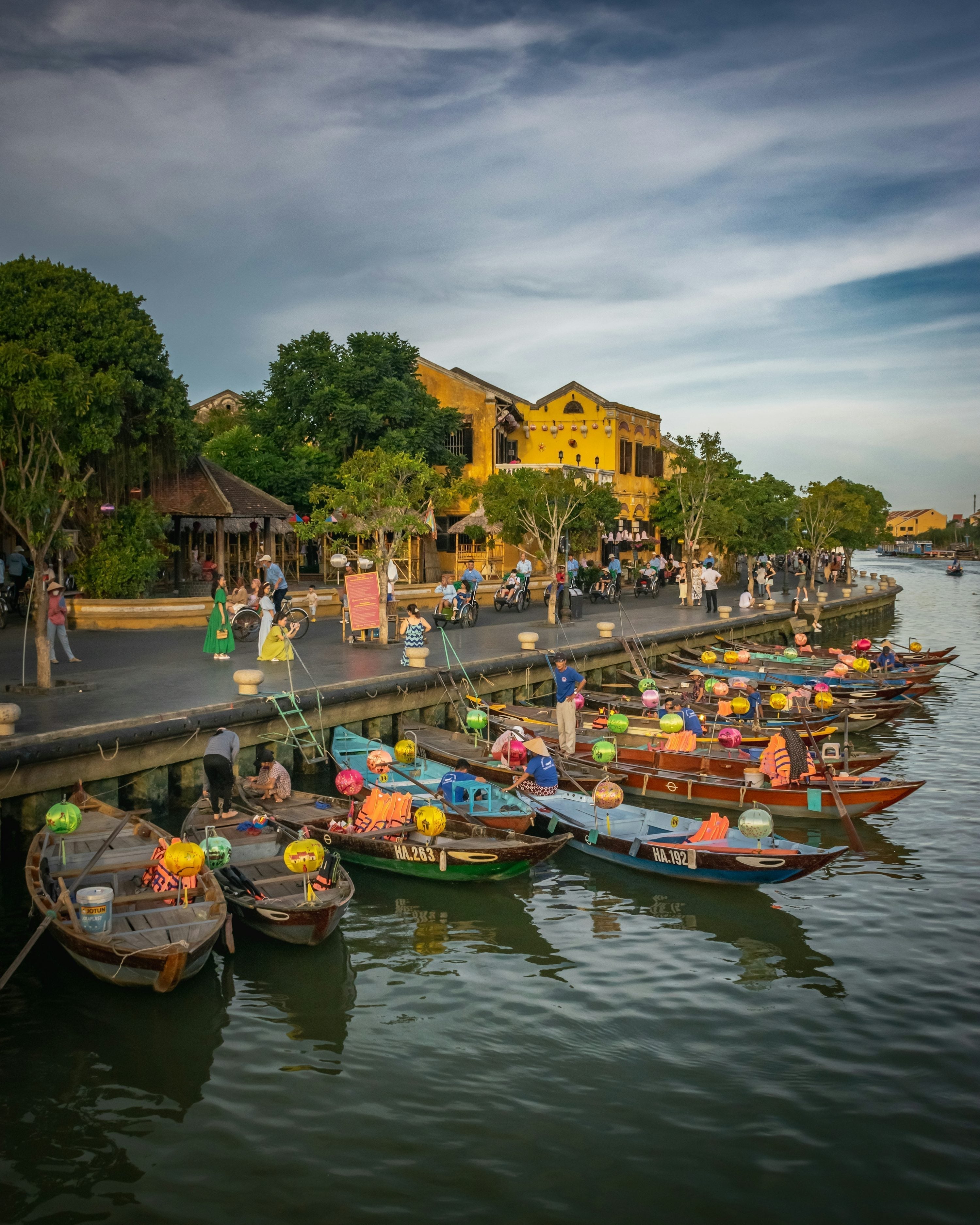 Image of From Golden Bridge to Lantern Streets: Danang – Ba Na – Hoi An Signature 4D Tour [5* Hotel]