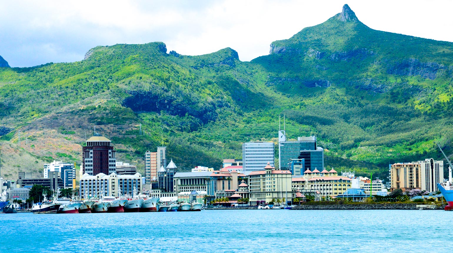 Port Louis Highlights Tour: Forts, Markets & Coastal Charm