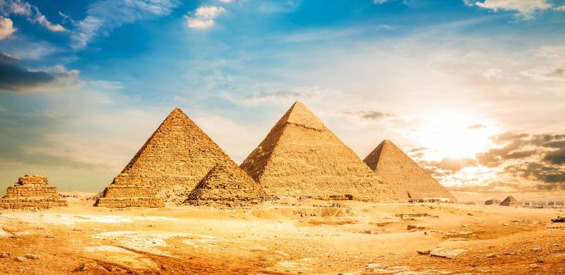 2-Day Hurghada Flight Tour: Giza Pyramids, Egyptian Museum & Montazah Palace