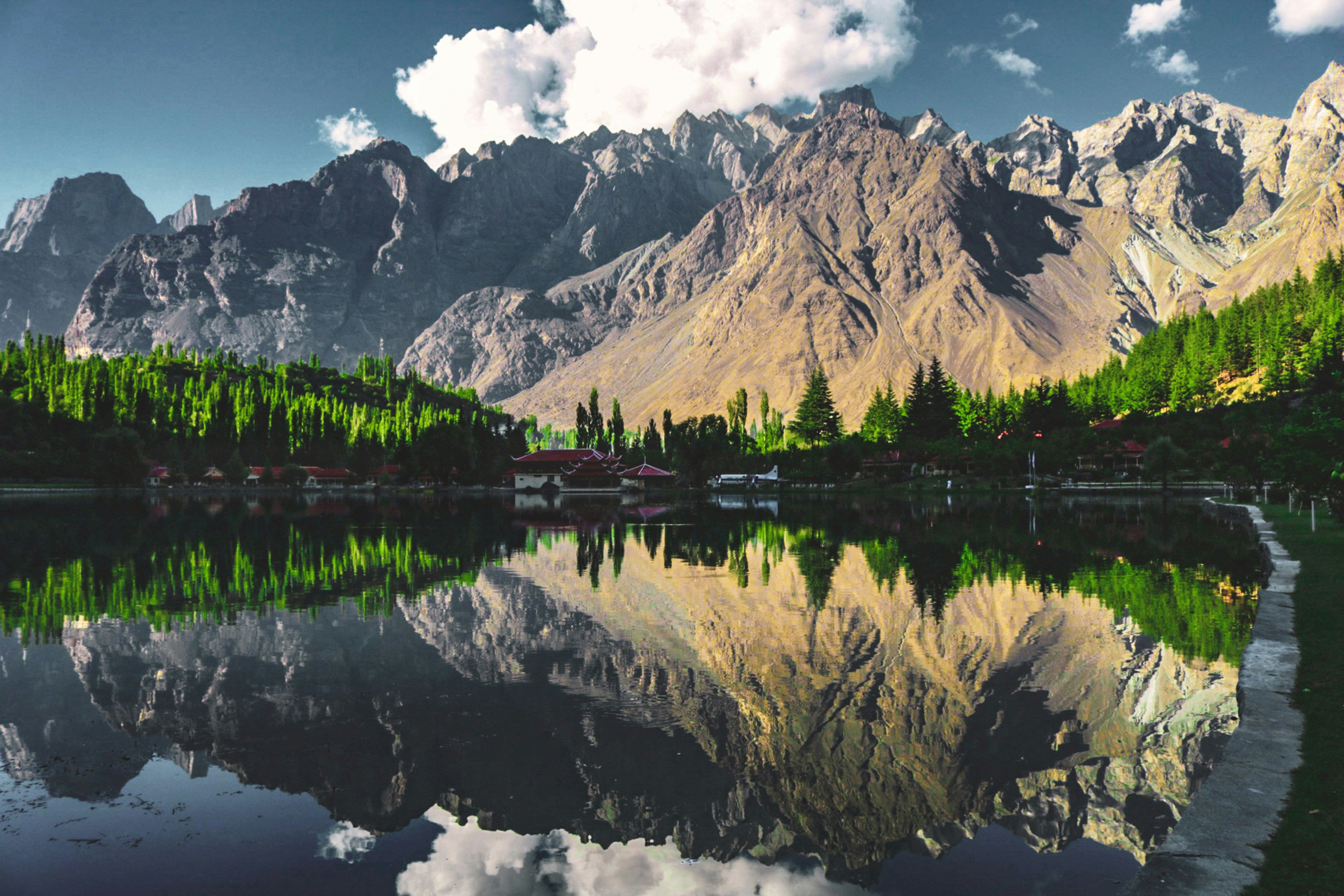 Image of 10D Autumn Pakistan Scenic Tour: Lahore, Islamabad, Naran, Hunza, Skardu