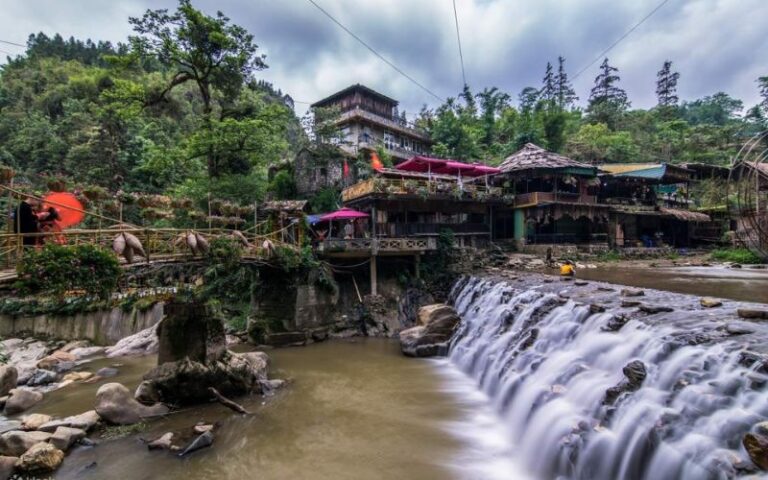 Image of Vietnam's Heart: 6 Days from Hanoi to Halong Bay and Sapa [3* Hotel]