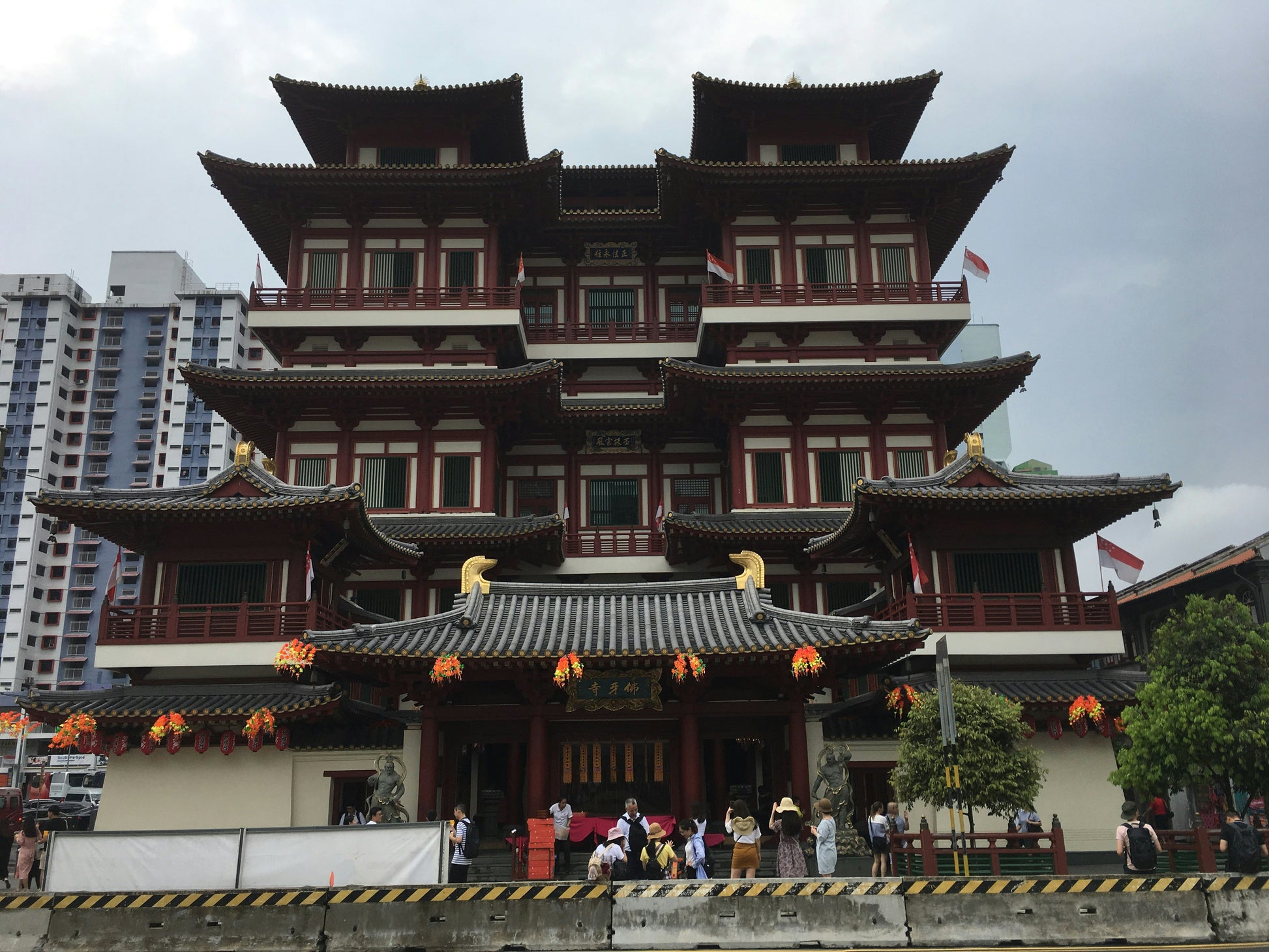 Chinatown Bites & Heritage: Singapore Local Hawker Food Tour