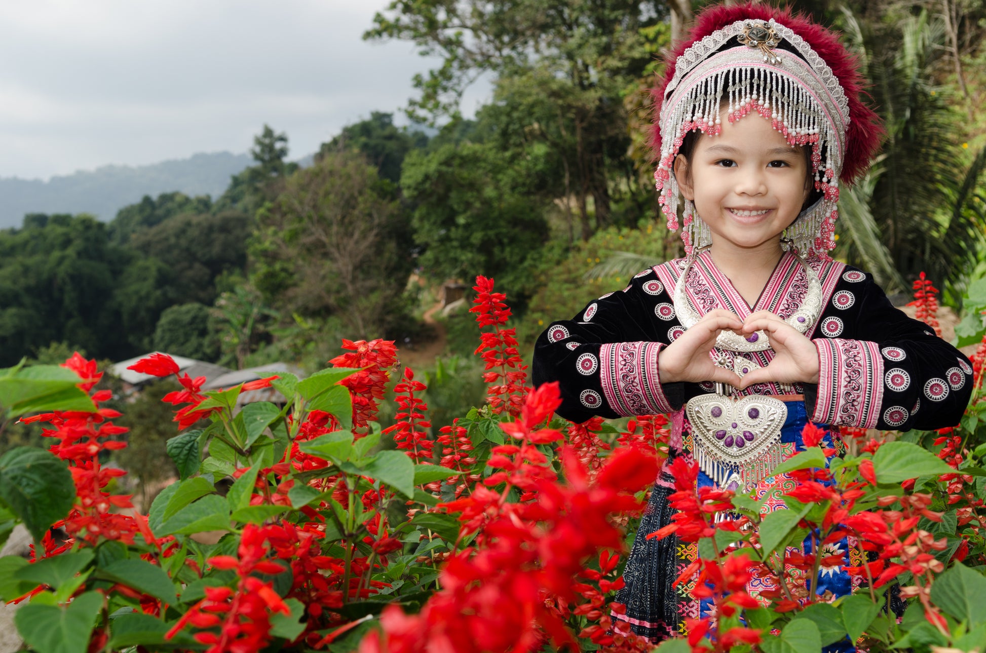 Chiang Mai Cultural Essence Tour: Temples, Hill Tribe & Hidden Café
