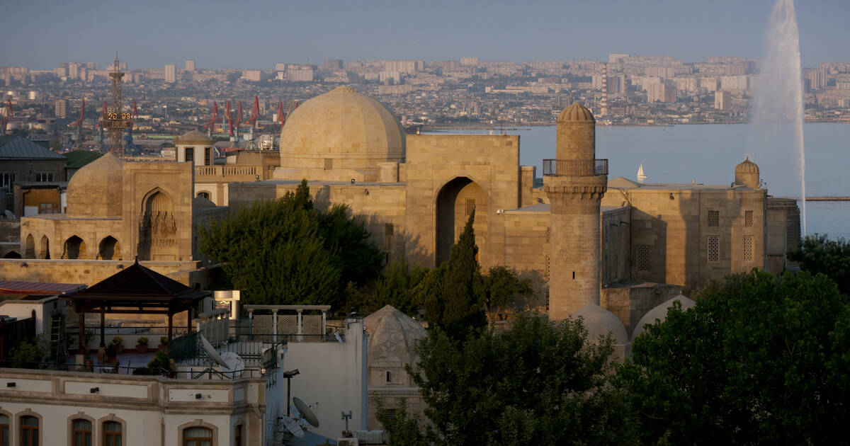 Day Tour Baku Unveiled: History, Culture & Modern Marvels