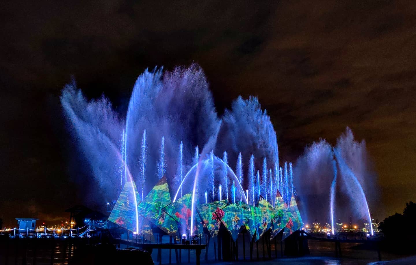 Nightfall in Singapore: Skyline Cruise, Light Shows & Local Flavors