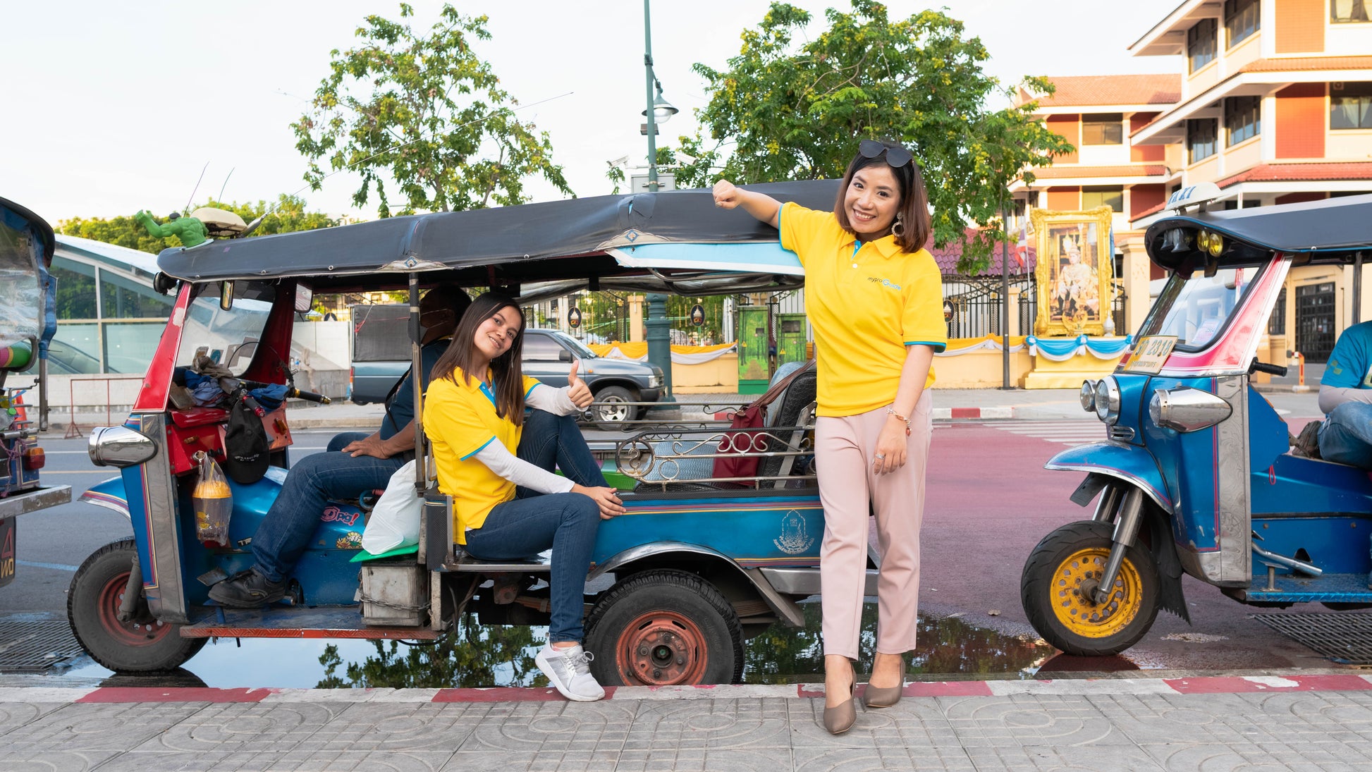 Ride Like a Local: Bangkok Tuk Tuk City Highlights Tour