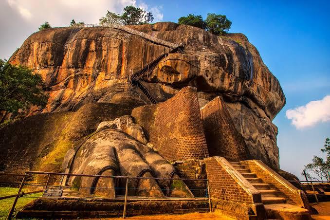 Sri Lanka in 3 Days: Sigiriya, Kandy & Tea Country Escape